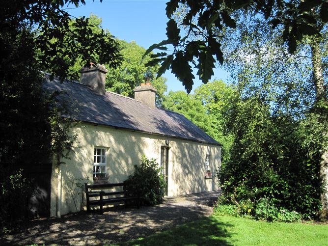 Romantic Riverside Gate Lodge,Fordstown, Navan   Meath.