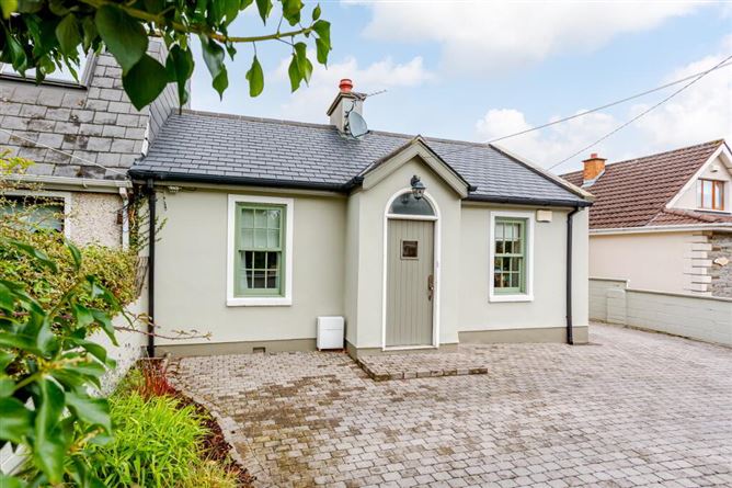 1 Newtown Clarke Cottage, Old Lucan Road