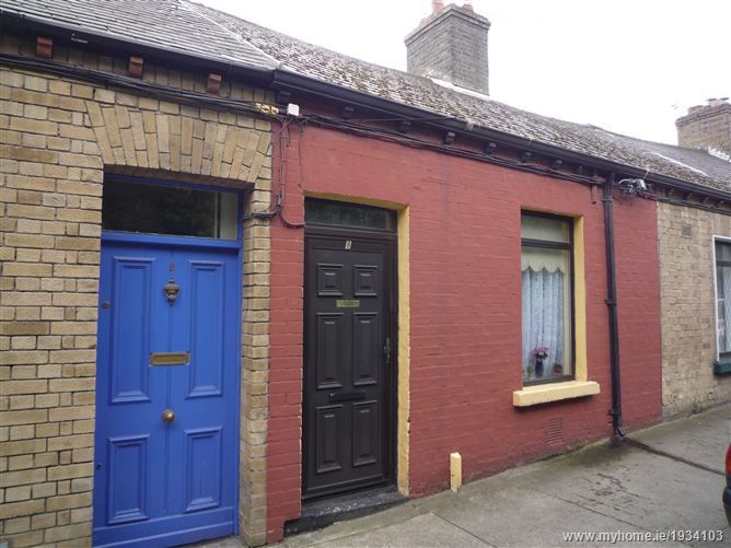 8 St Johns Cottages, High Road, Kilmainham Lane