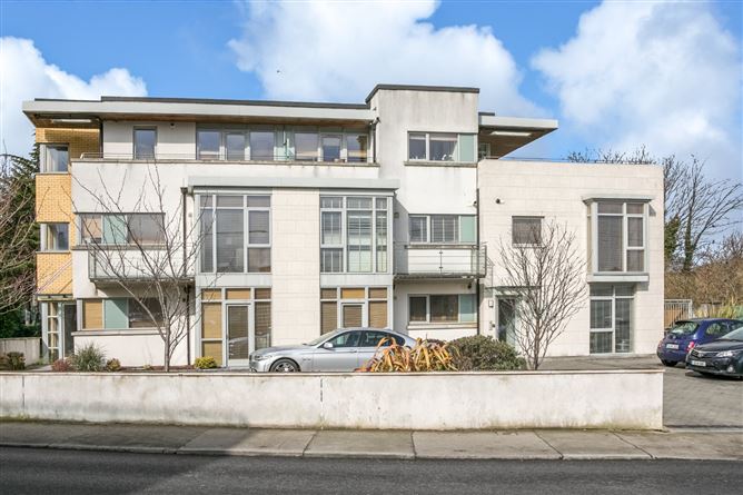 8 Leader Hall, Booterstown Avenue
