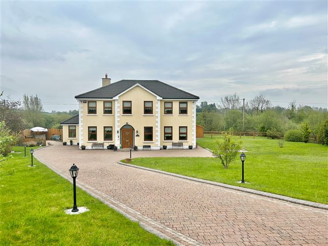 Clenahoo House, Ballynamony, Leitrim Road, Carrick-on-Shannon, Leitrim 