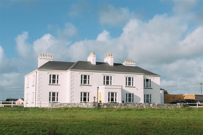 Luxury West Coast House,Spanish Point,
 Clare, Ireland.
V95 E942