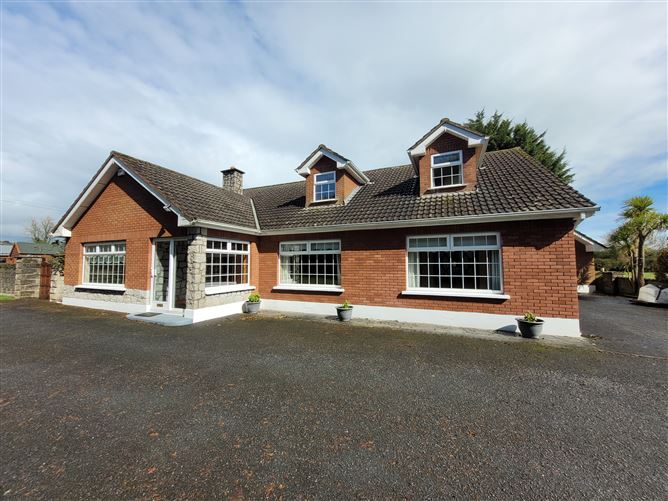 6 bed on 5.2 acres, Collon Road