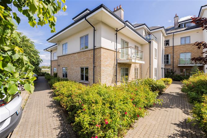 8 The Lighthouse, Robswall