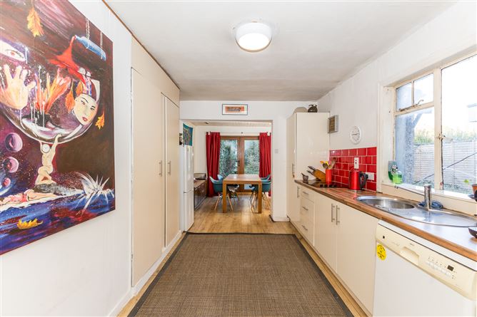 82 Howth Road, Clontarf,   Dublin 3