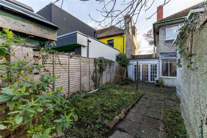 82 Howth Road, Clontarf,   Dublin 3