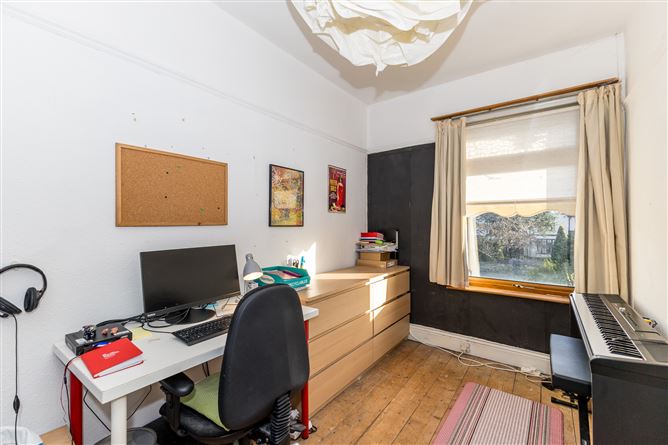 82 Howth Road, Clontarf,   Dublin 3
