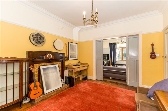 82 Howth Road, Clontarf,   Dublin 3