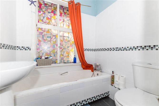 82 Howth Road, Clontarf,   Dublin 3