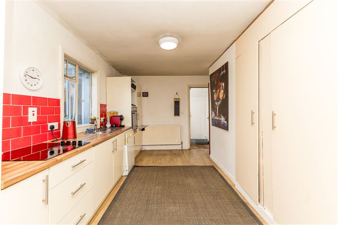 82 Howth Road, Clontarf,   Dublin 3