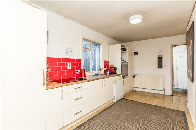 82 Howth Road, Clontarf,   Dublin 3