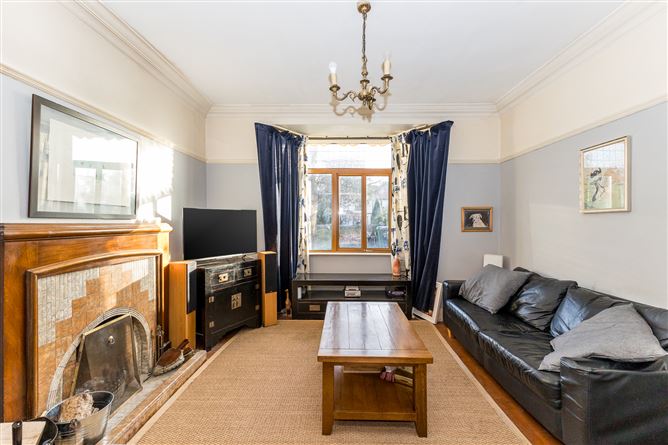82 Howth Road, Clontarf,   Dublin 3