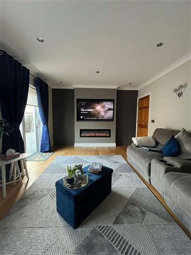https://photos-a.propertyimages.ie/media/0/0/0/4926000/b5b0c2d6-c824-4371-beec-eccc223db997_l.jpg