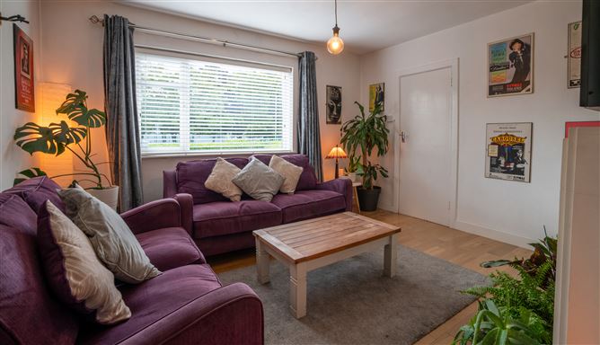 552 Collins Avenue West, Whitehall, Dublin 9