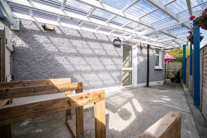 552 Collins Avenue West, Whitehall, Dublin 9