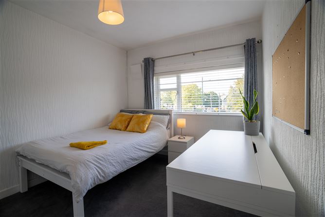 552 Collins Avenue West, Whitehall, Dublin 9