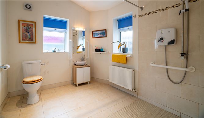 552 Collins Avenue West, Whitehall, Dublin 9