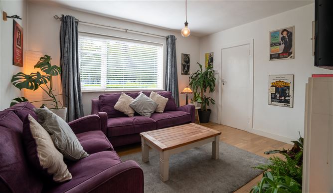 552 Collins Avenue West, Whitehall, Dublin 9