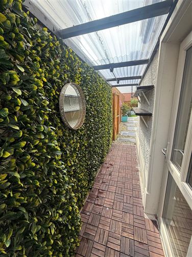 https://photos-a.propertyimages.ie/media/0/0/1/4924100/4046faf8-6d2b-4dcf-9486-cd1f2b8566e6_l.jpg