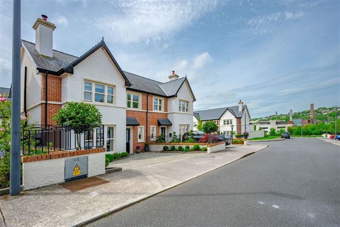 https://photos-a.propertyimages.ie/media/0/0/1/4924100/4046faf8-6d2b-4dcf-9486-cd1f2b8566e6_l.jpg