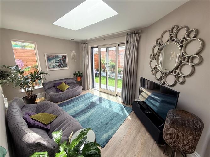 https://photos-a.propertyimages.ie/media/0/0/1/4924100/4046faf8-6d2b-4dcf-9486-cd1f2b8566e6_l.jpg