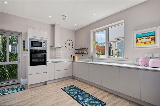 https://photos-a.propertyimages.ie/media/0/0/1/4924100/4046faf8-6d2b-4dcf-9486-cd1f2b8566e6_l.jpg