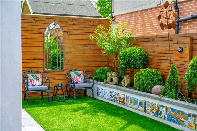 https://photos-a.propertyimages.ie/media/0/0/1/4924100/4046faf8-6d2b-4dcf-9486-cd1f2b8566e6_l.jpg