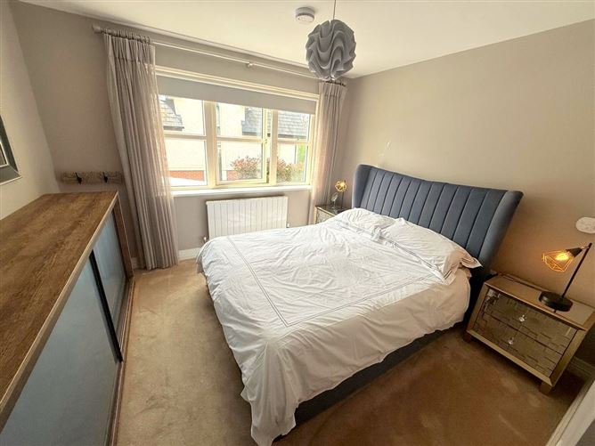 https://photos-a.propertyimages.ie/media/0/0/1/4924100/4046faf8-6d2b-4dcf-9486-cd1f2b8566e6_l.jpg