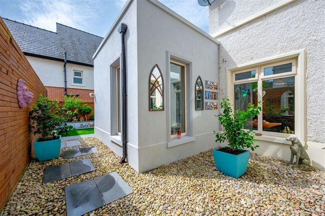 https://photos-a.propertyimages.ie/media/0/0/1/4924100/4046faf8-6d2b-4dcf-9486-cd1f2b8566e6_l.jpg