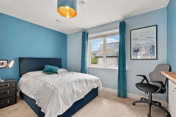 https://photos-a.propertyimages.ie/media/0/0/1/4924100/4046faf8-6d2b-4dcf-9486-cd1f2b8566e6_l.jpg