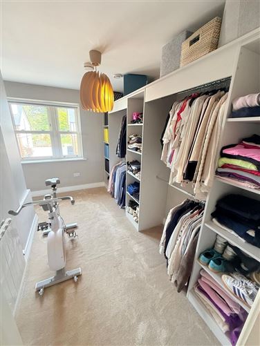 https://photos-a.propertyimages.ie/media/0/0/1/4924100/4046faf8-6d2b-4dcf-9486-cd1f2b8566e6_l.jpg