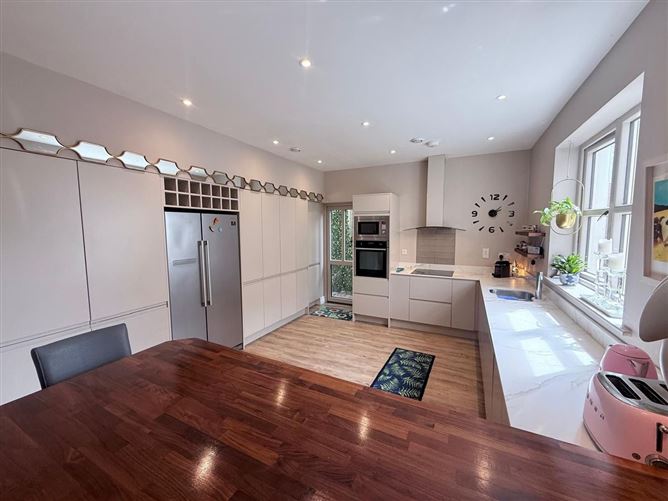 https://photos-a.propertyimages.ie/media/0/0/1/4924100/4046faf8-6d2b-4dcf-9486-cd1f2b8566e6_l.jpg