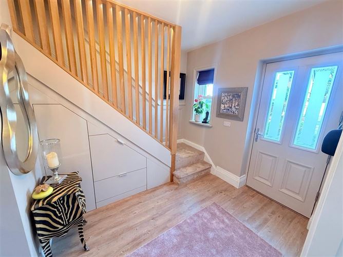 https://photos-a.propertyimages.ie/media/0/0/1/4924100/4046faf8-6d2b-4dcf-9486-cd1f2b8566e6_l.jpg