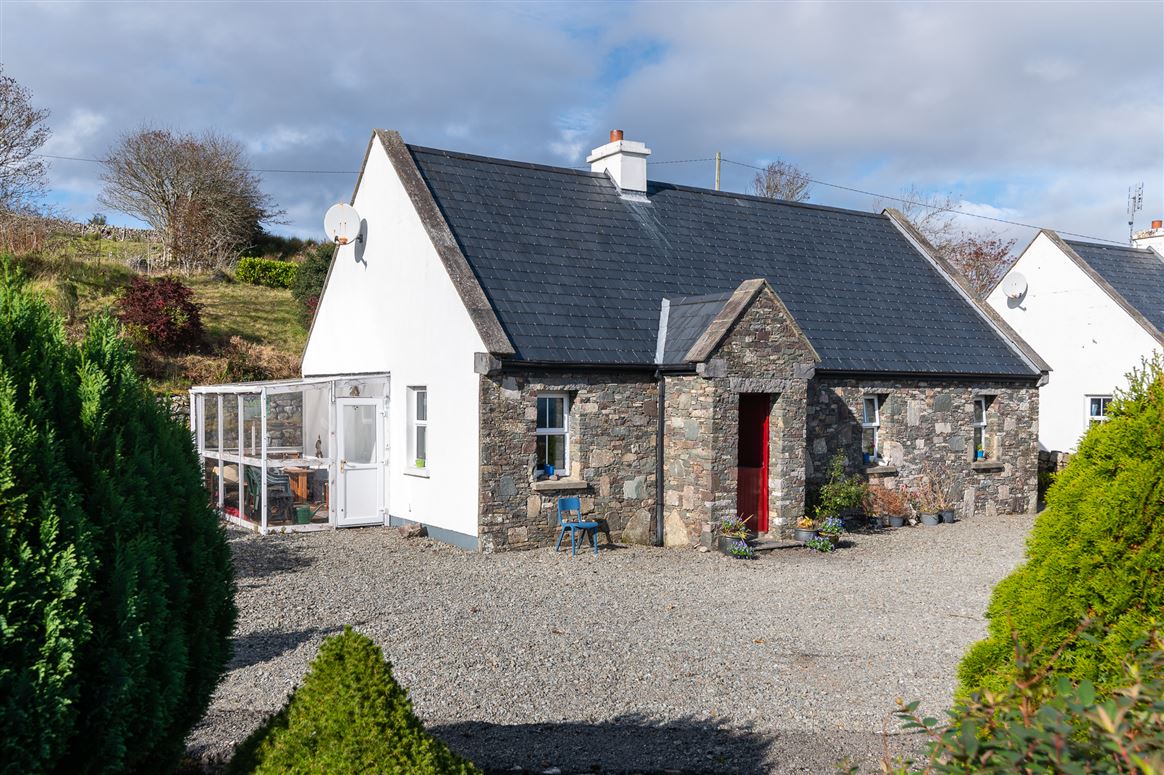 Meadowsweet Cottage, Carrawbawn, Clonbur, Co. Galway - Savills Residential  & Country Agency - 4717460 -  Residential