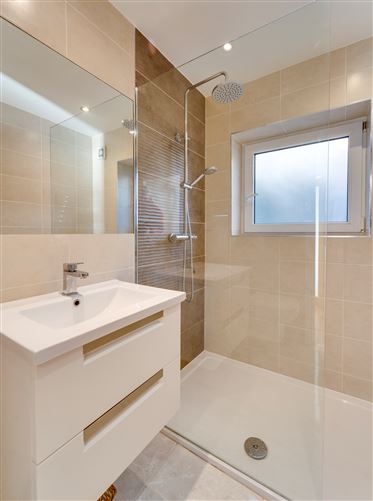 1 Aranmore, Custom House Harbour, IFSC, Dublin 1