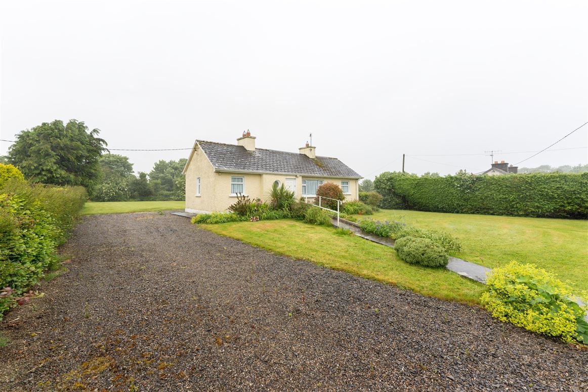 8 Church Road , Knocklong, Limerick 8 Church Road , Knocklong, Limerick