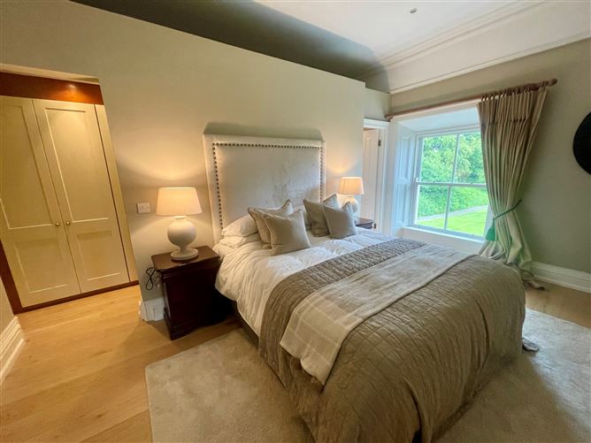 https://photos-a.propertyimages.ie/media/0/0/2/4935200/0f50c6d6-3f12-4776-a4bf-a7183e9b3d42_l.jpeg