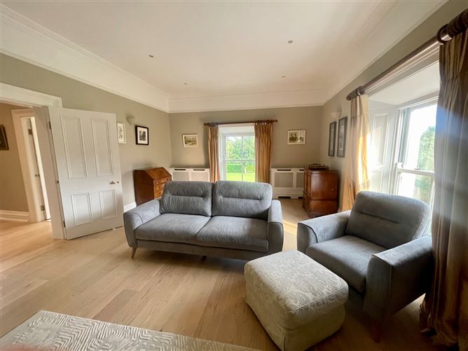 https://photos-a.propertyimages.ie/media/0/0/2/4935200/0f50c6d6-3f12-4776-a4bf-a7183e9b3d42_l.jpeg