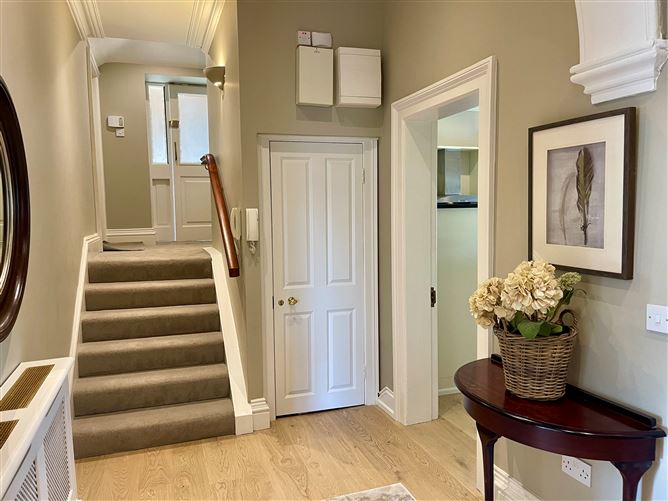 https://photos-a.propertyimages.ie/media/0/0/2/4935200/0f50c6d6-3f12-4776-a4bf-a7183e9b3d42_l.jpeg
