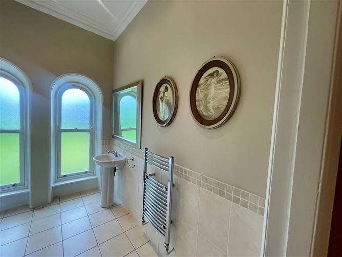 https://photos-a.propertyimages.ie/media/0/0/2/4935200/0f50c6d6-3f12-4776-a4bf-a7183e9b3d42_l.jpeg