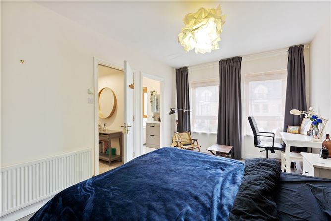 12 The Courtyard, Stepaside Park, Stepaside, Dublin 18