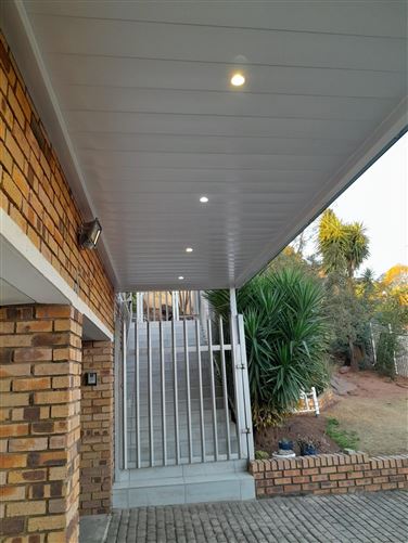 Private, Spantou St, Roodekrans, Gauteng
