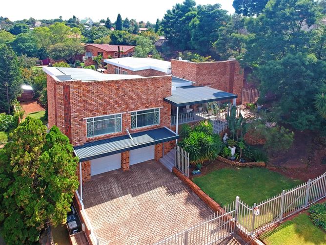 Private, Spantou St, Roodekrans, Gauteng