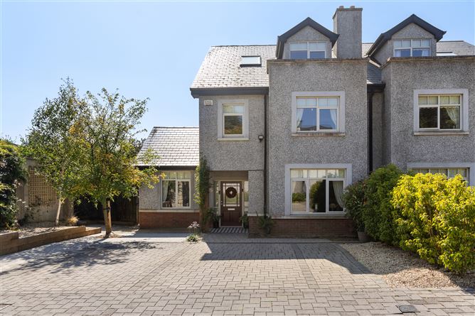 5 Boulders, Rochestown Avenue