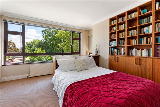 https://photos-a.propertyimages.ie/media/0/0/5/5006500/0ee2807e-9906-4d2d-a0d2-7d88bf39bbc1_l.jpeg
