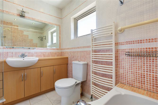 https://photos-a.propertyimages.ie/media/0/0/5/5006500/0ee2807e-9906-4d2d-a0d2-7d88bf39bbc1_l.jpeg