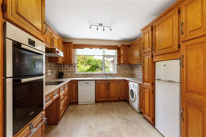 https://photos-a.propertyimages.ie/media/0/0/5/5006500/0ee2807e-9906-4d2d-a0d2-7d88bf39bbc1_l.jpeg