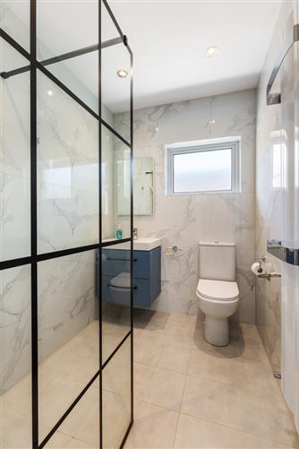 https://photos-a.propertyimages.ie/media/0/0/5/5006500/0ee2807e-9906-4d2d-a0d2-7d88bf39bbc1_l.jpeg
