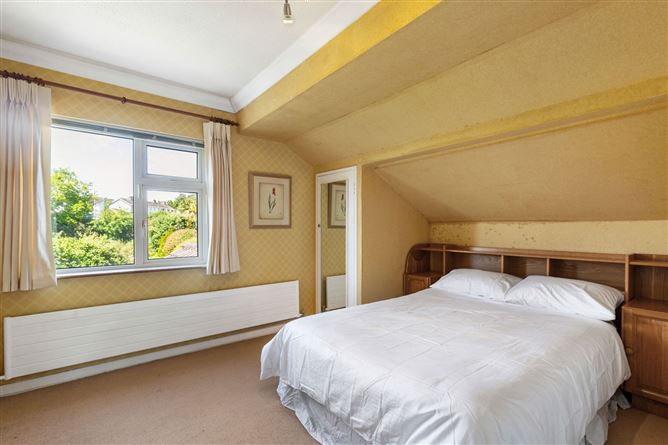 https://photos-a.propertyimages.ie/media/0/0/5/5006500/0ee2807e-9906-4d2d-a0d2-7d88bf39bbc1_l.jpeg