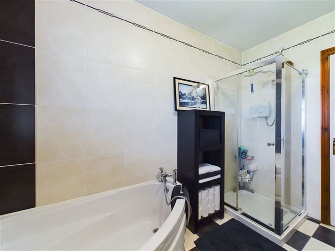 3 Lakeside, Old Crobally Road, Tramore, Co. Waterford